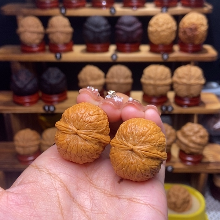 文玩核桃吊坠金豆1