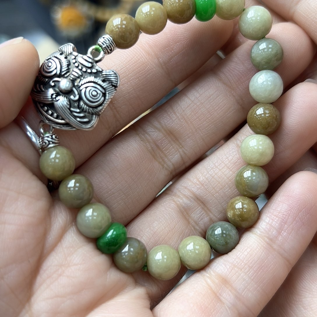 翡翠颈饰未镶嵌手串