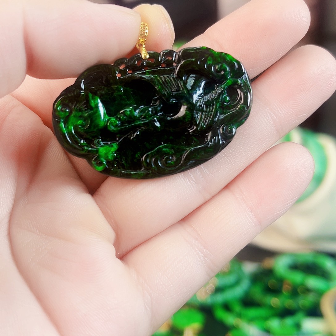 翡翠颈饰18K金镶嵌吊坠
