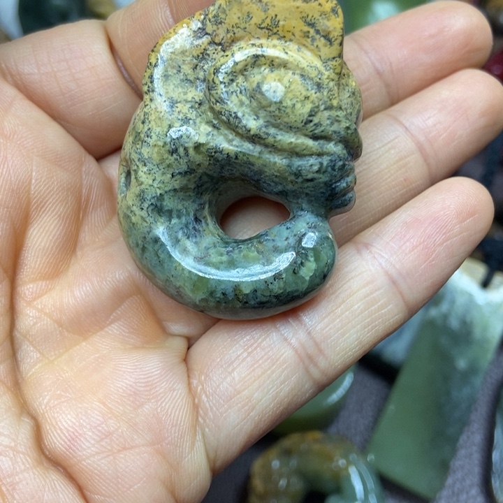 岫岩河磨玉（透闪石质玉）未镶嵌把件