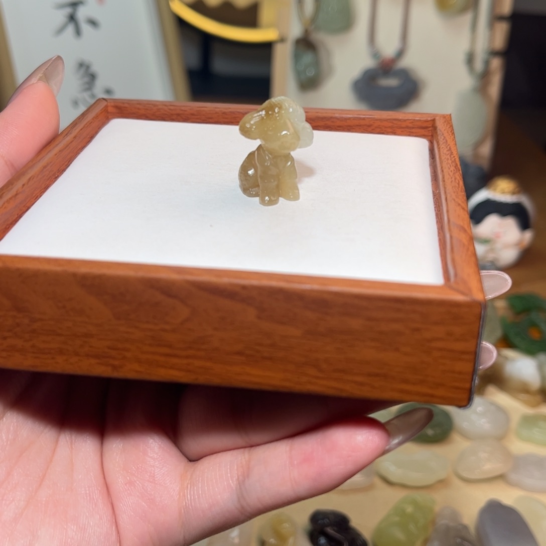 和田玉颈饰未镶嵌杏**茜