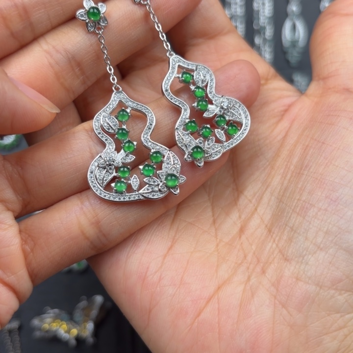 钱****翡翠银S925镶嵌耳饰