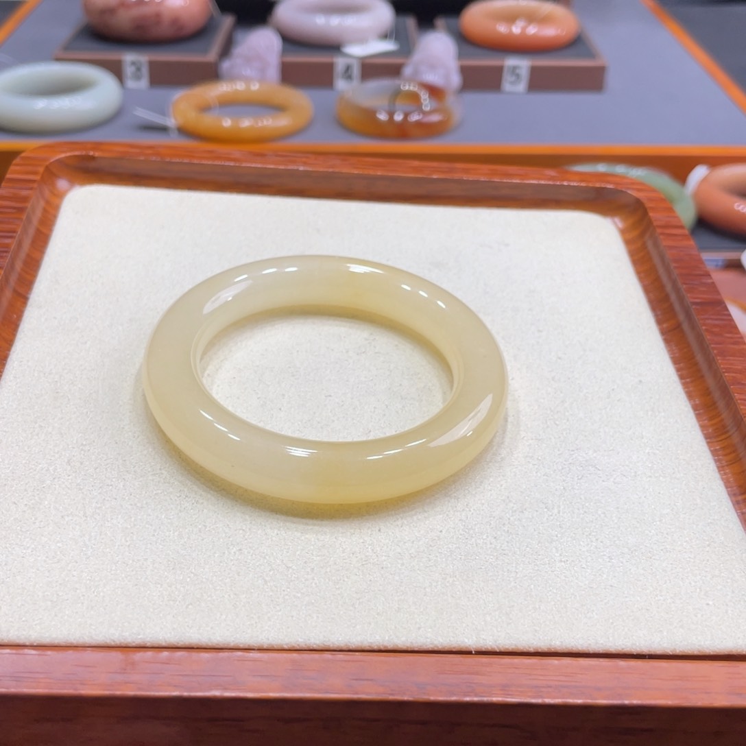 石英质玉手镯未镶嵌淡*