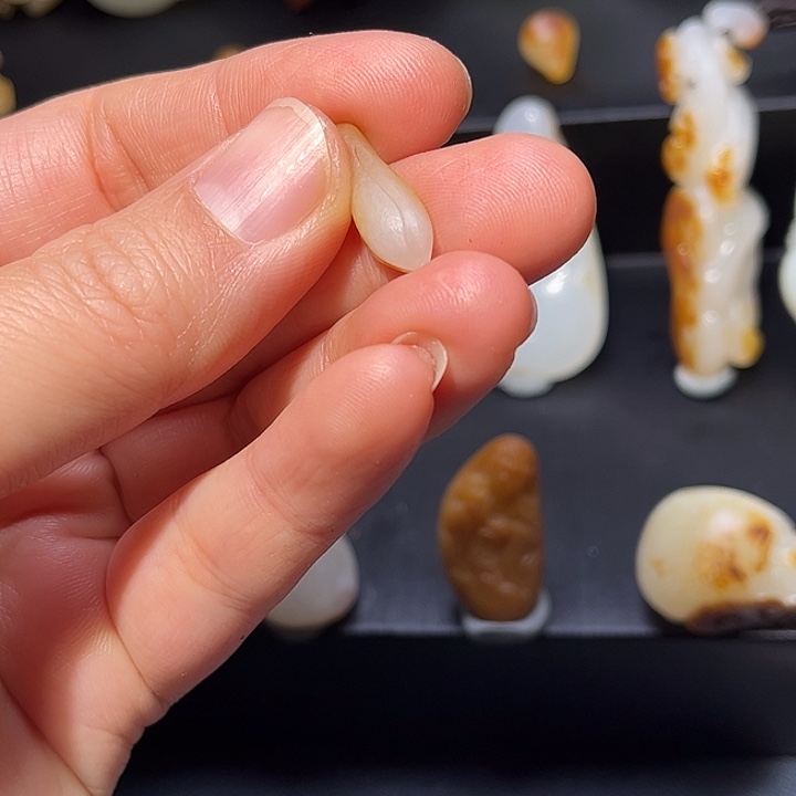 和田玉未镶嵌车挂