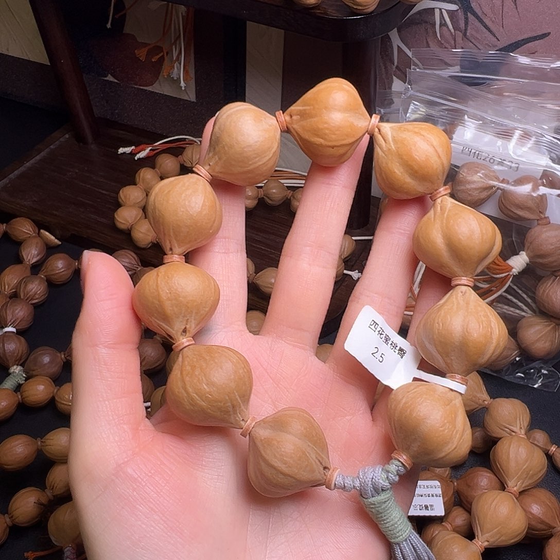 入***深吊坠橄榄核四花蜜桃臀