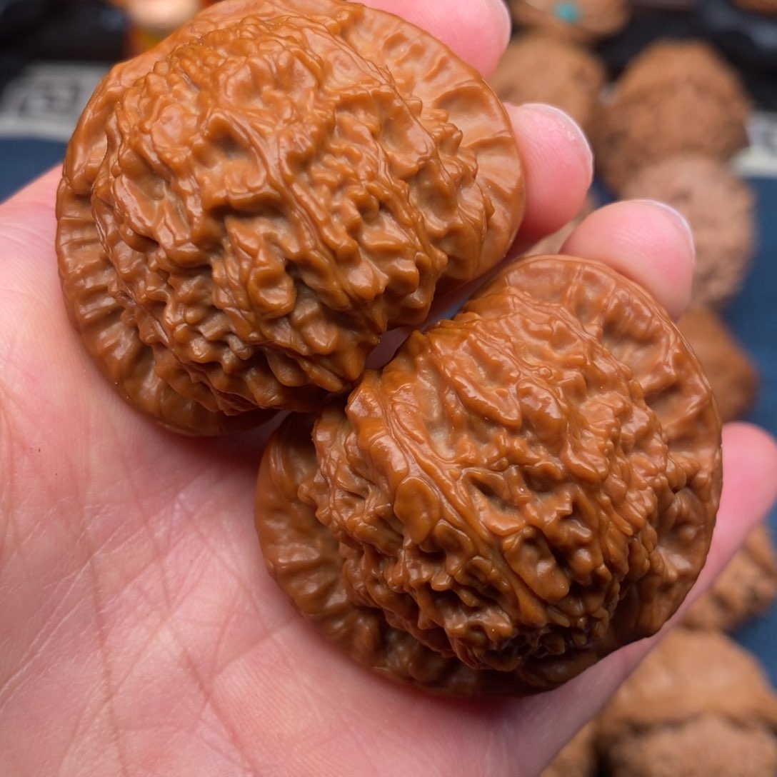 文玩核桃把件43全品红皮闷白