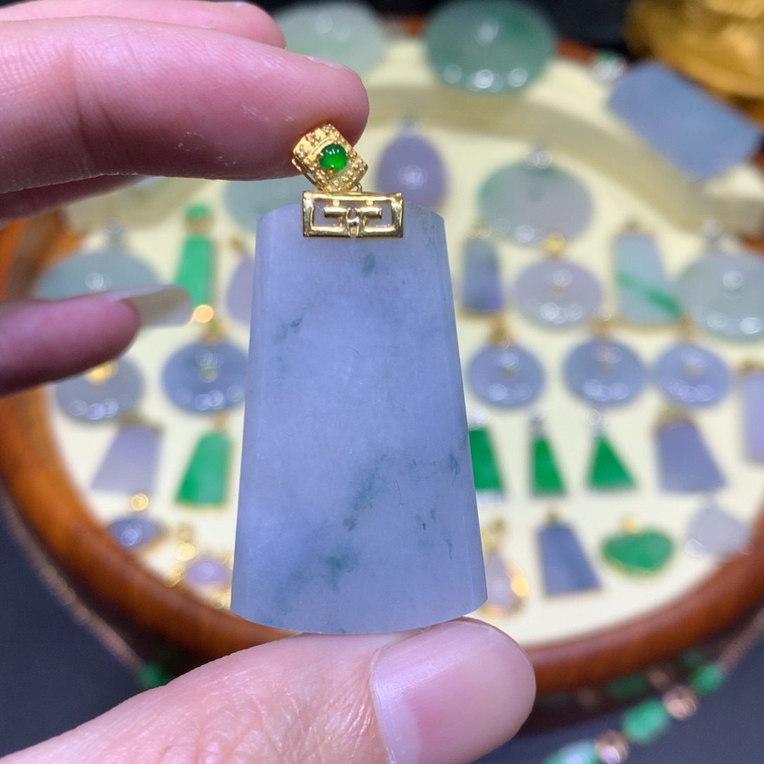 翡翠吊坠(不含链)18K金镶嵌