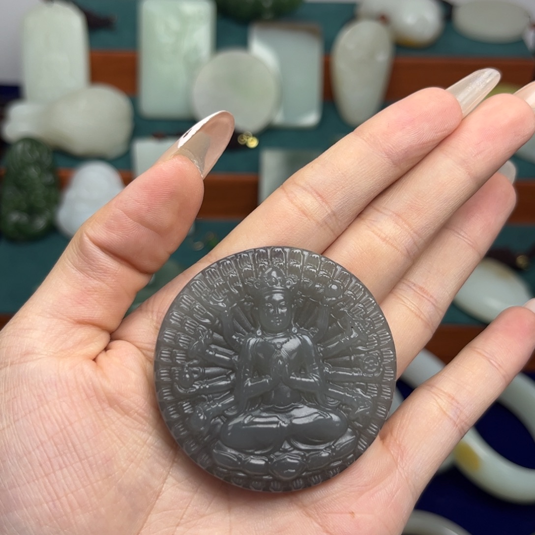 颈饰未镶嵌和田玉