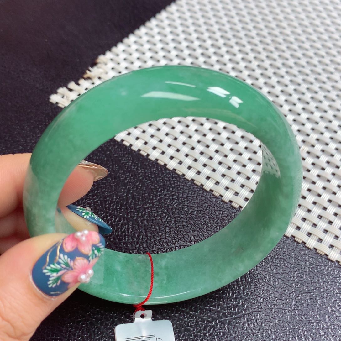 翡翠手镯未镶嵌缅甸