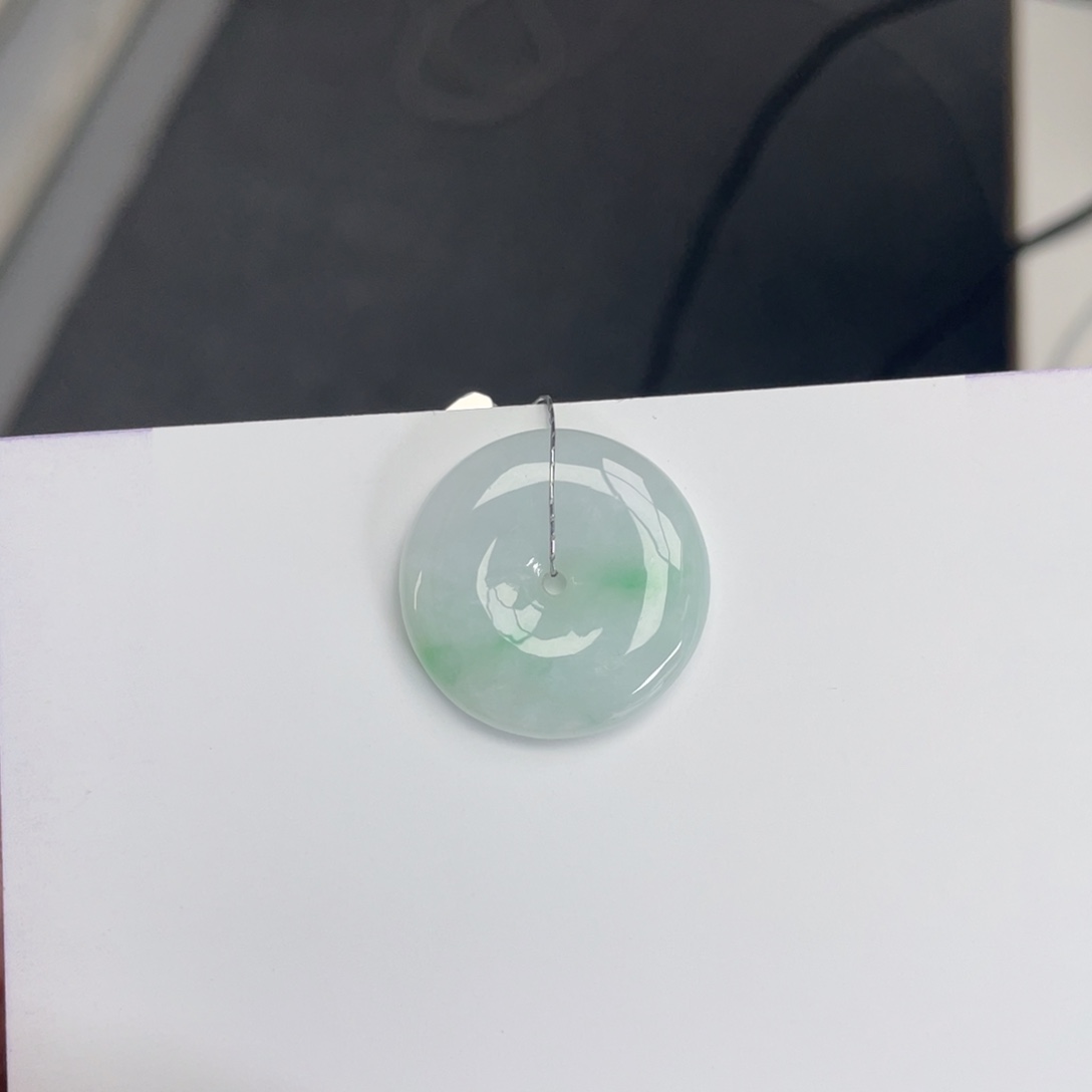 翡翠颈饰未镶嵌平安扣