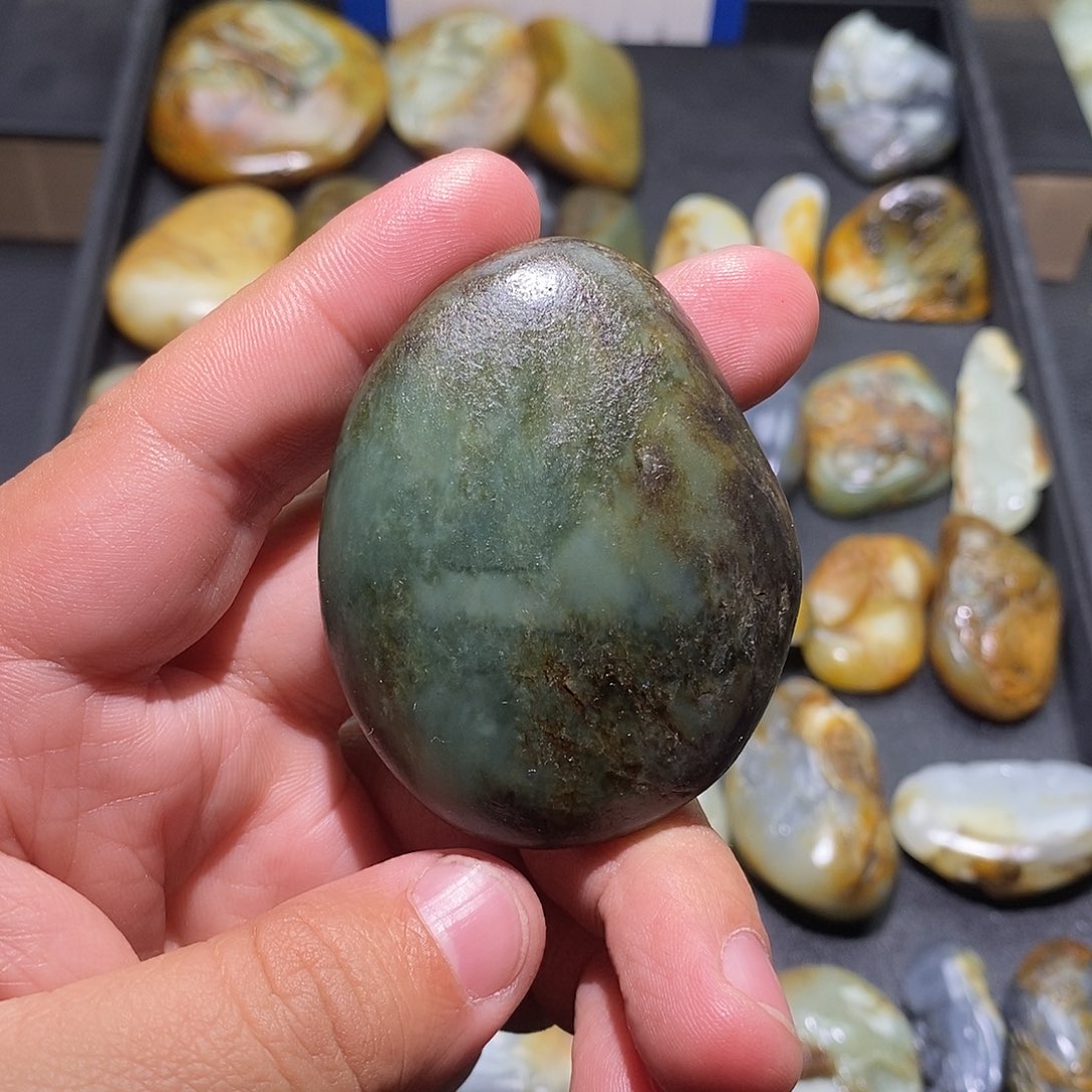 言***旗和田玉未镶嵌颈饰