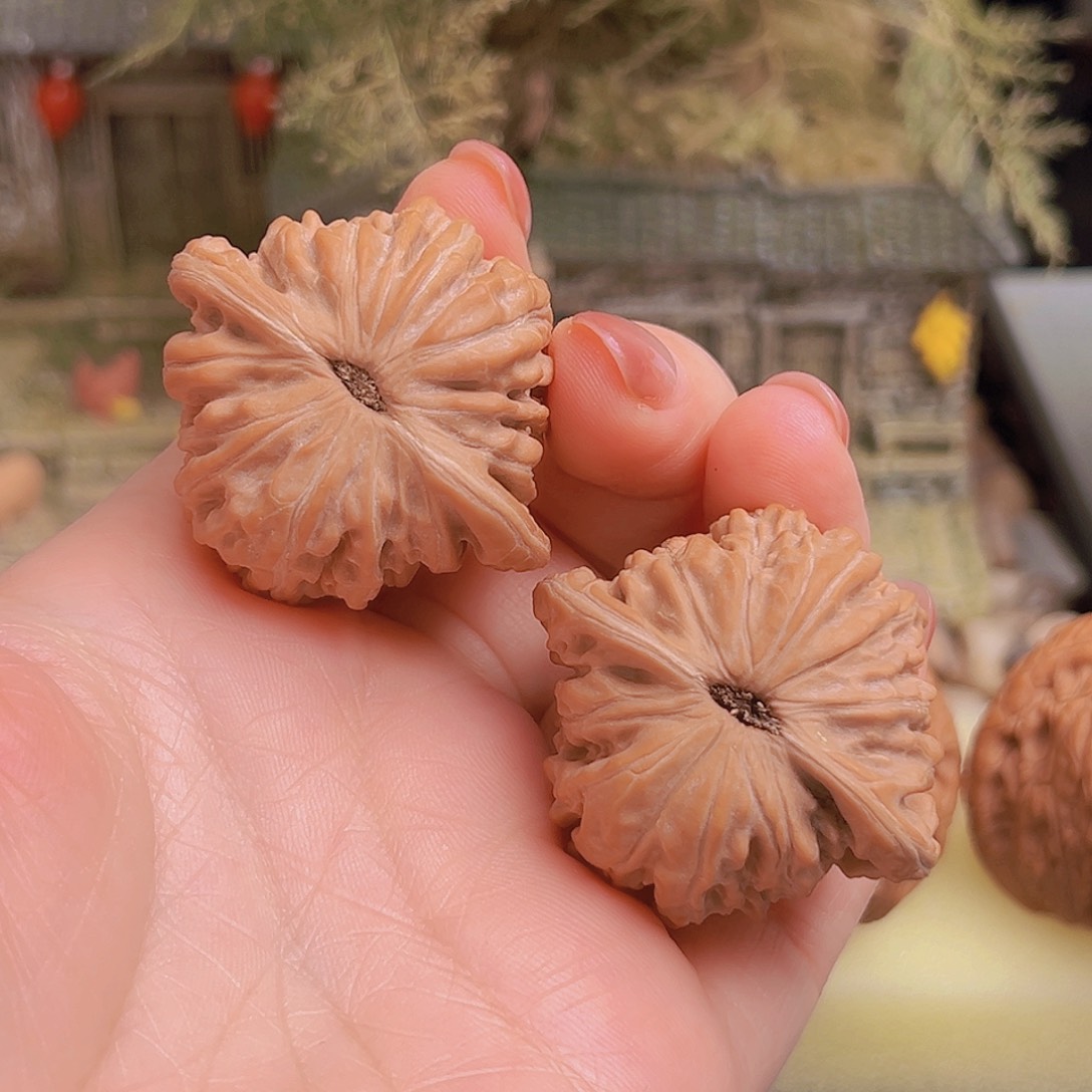 文玩核桃吊坠得**鱼汉高楼40