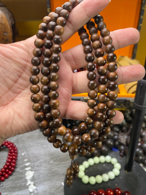 海南莺歌绿奇楠1.1×108颗九九沉+高端红木礼盒