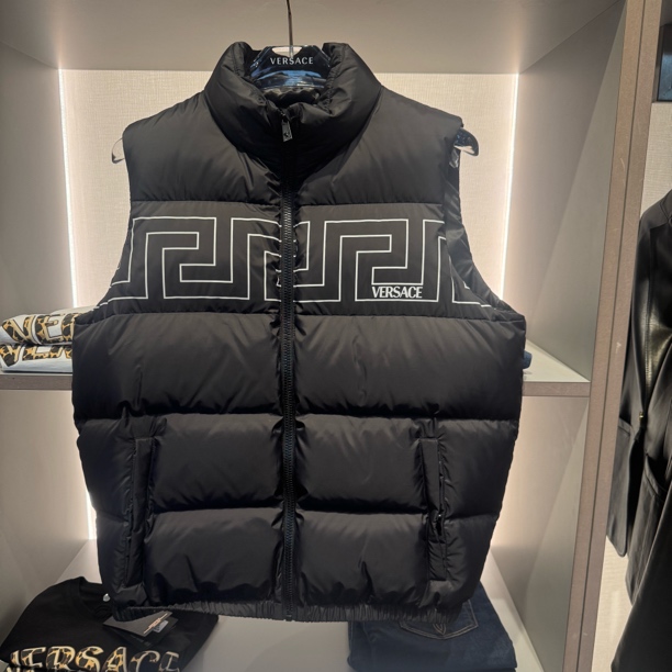 未使用 VERSACE/范思哲 俩周回国/男士羽绒马甲