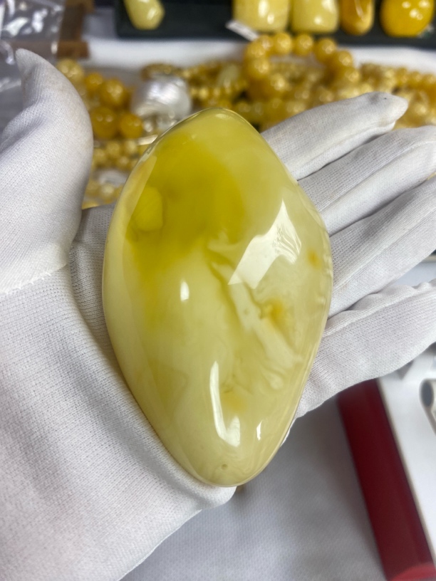 溶洞白蜡随型手把件