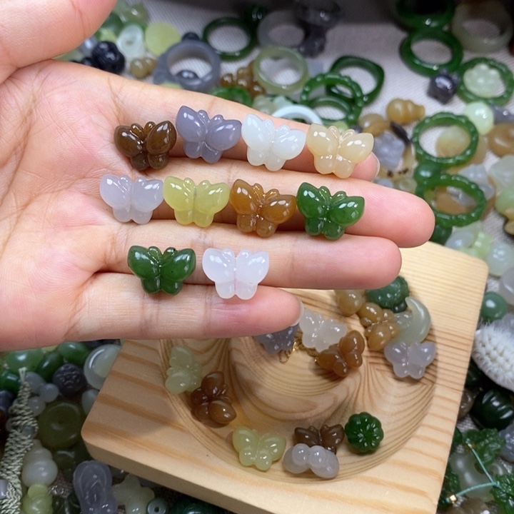 和田玉未镶嵌挂件98一个多样性发其一