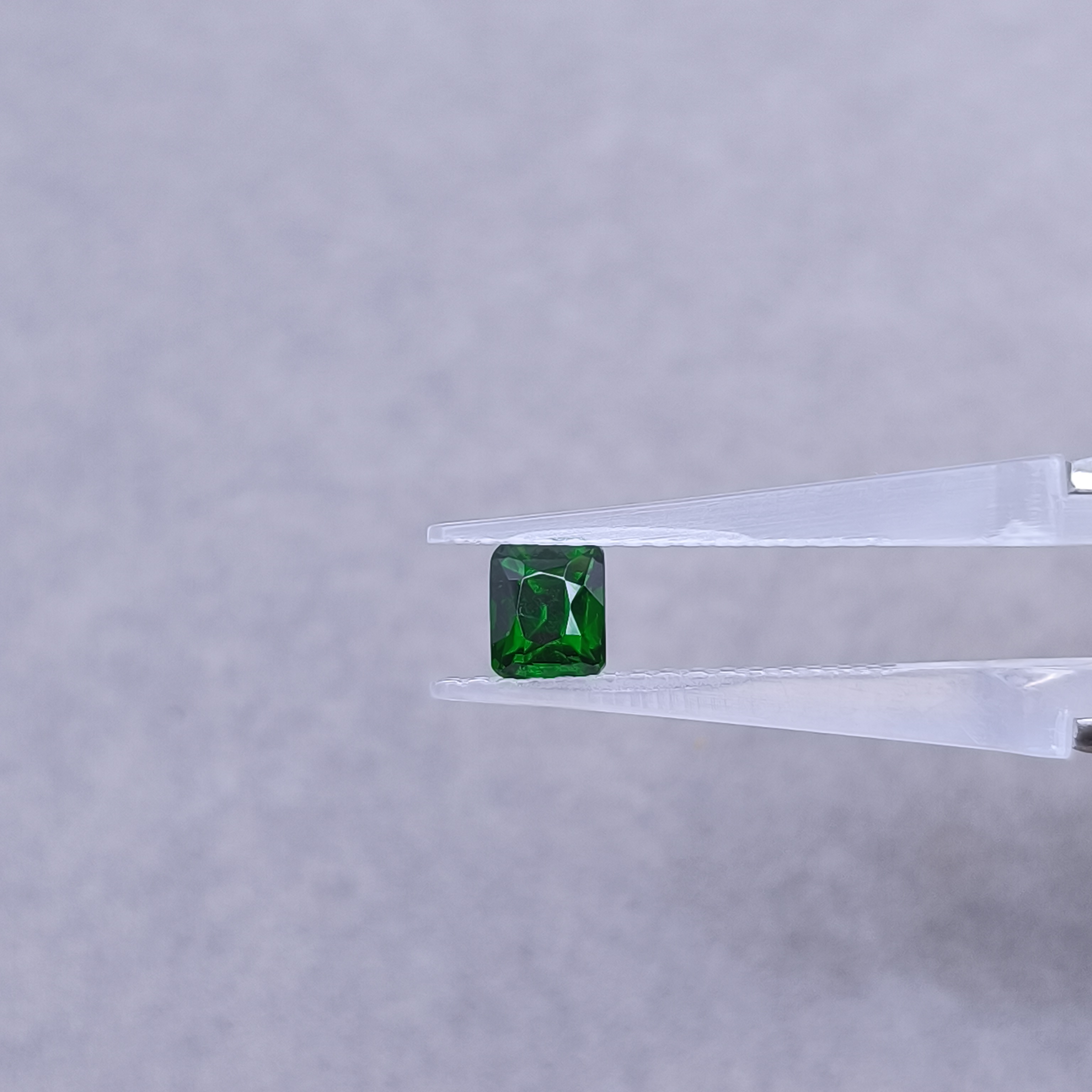 TVSFvv 沙弗莱石-0.95ct（00980800）0110
