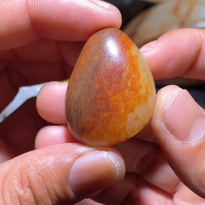 和田玉28克原石未镶嵌