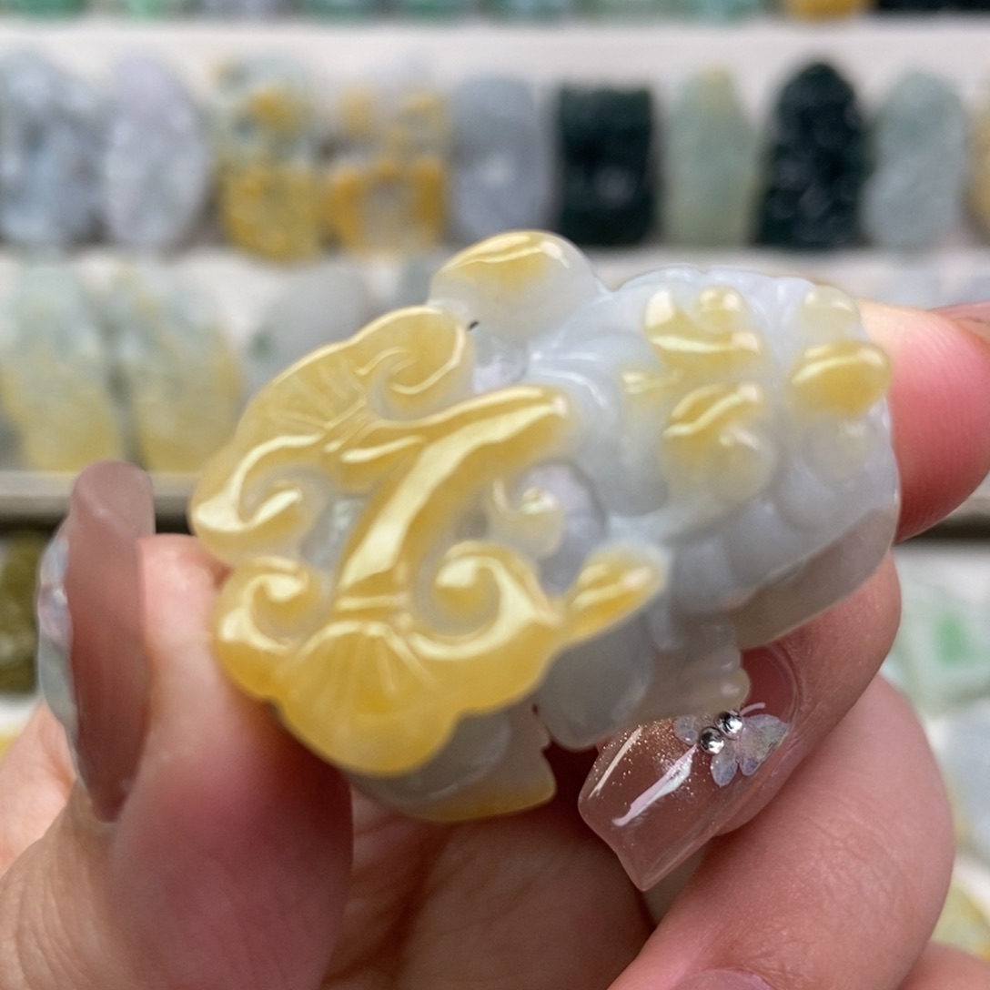 翡翠吊坠(赠链)未镶嵌