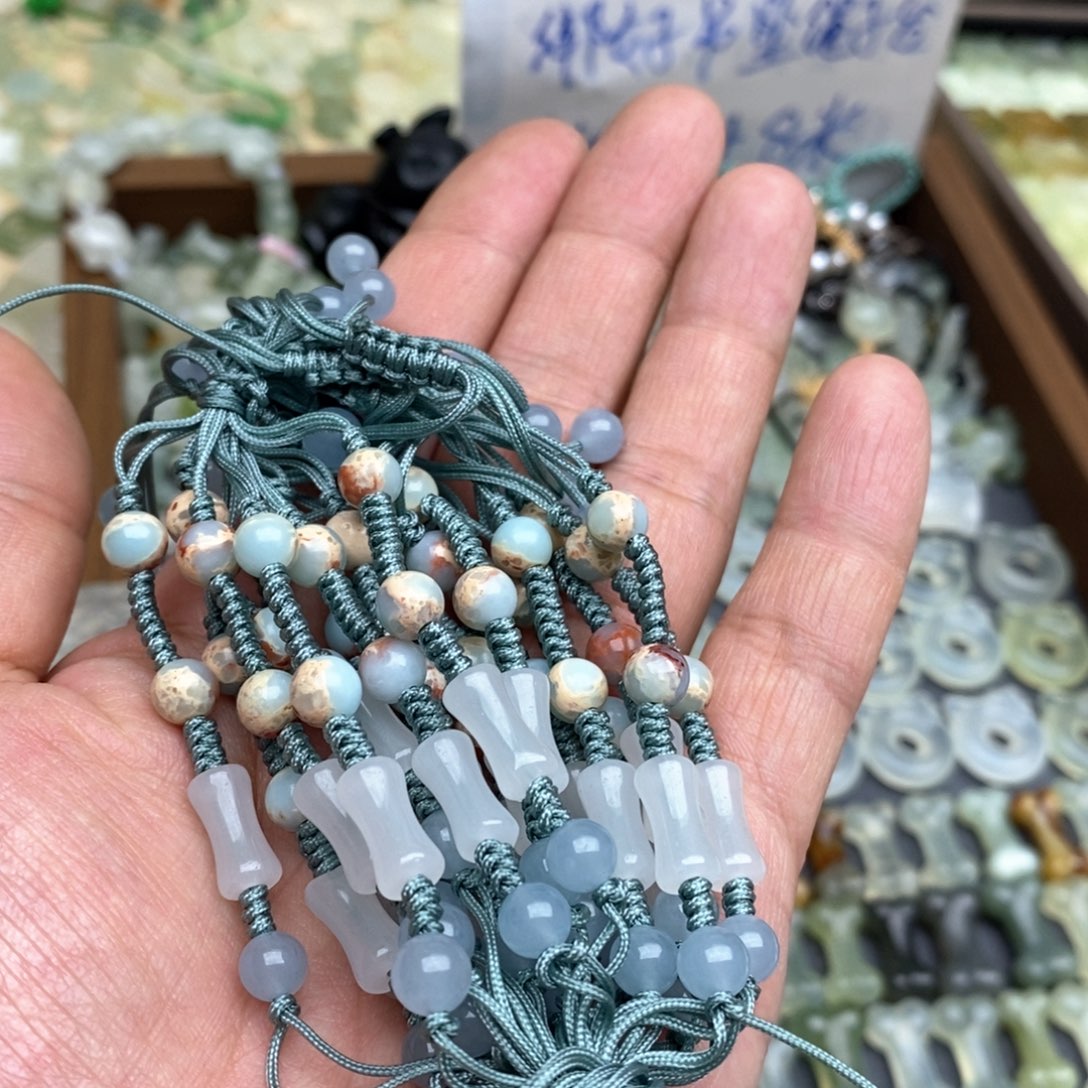 岫玉假一赔十默认微瑕，不退不换绑好绳子发货未镶嵌