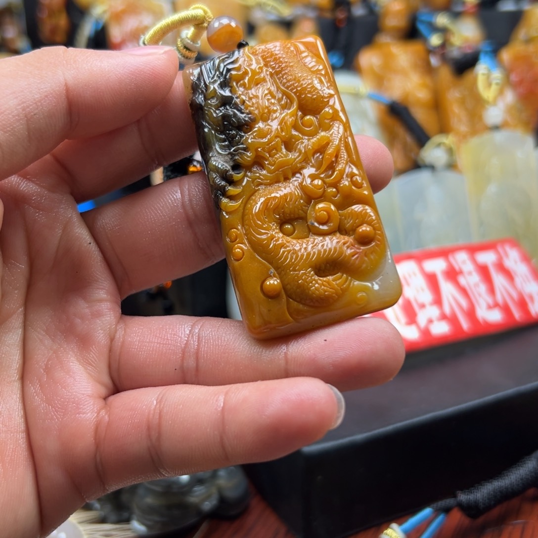 石英质玉（黄龙玉）未镶嵌黄龙玉