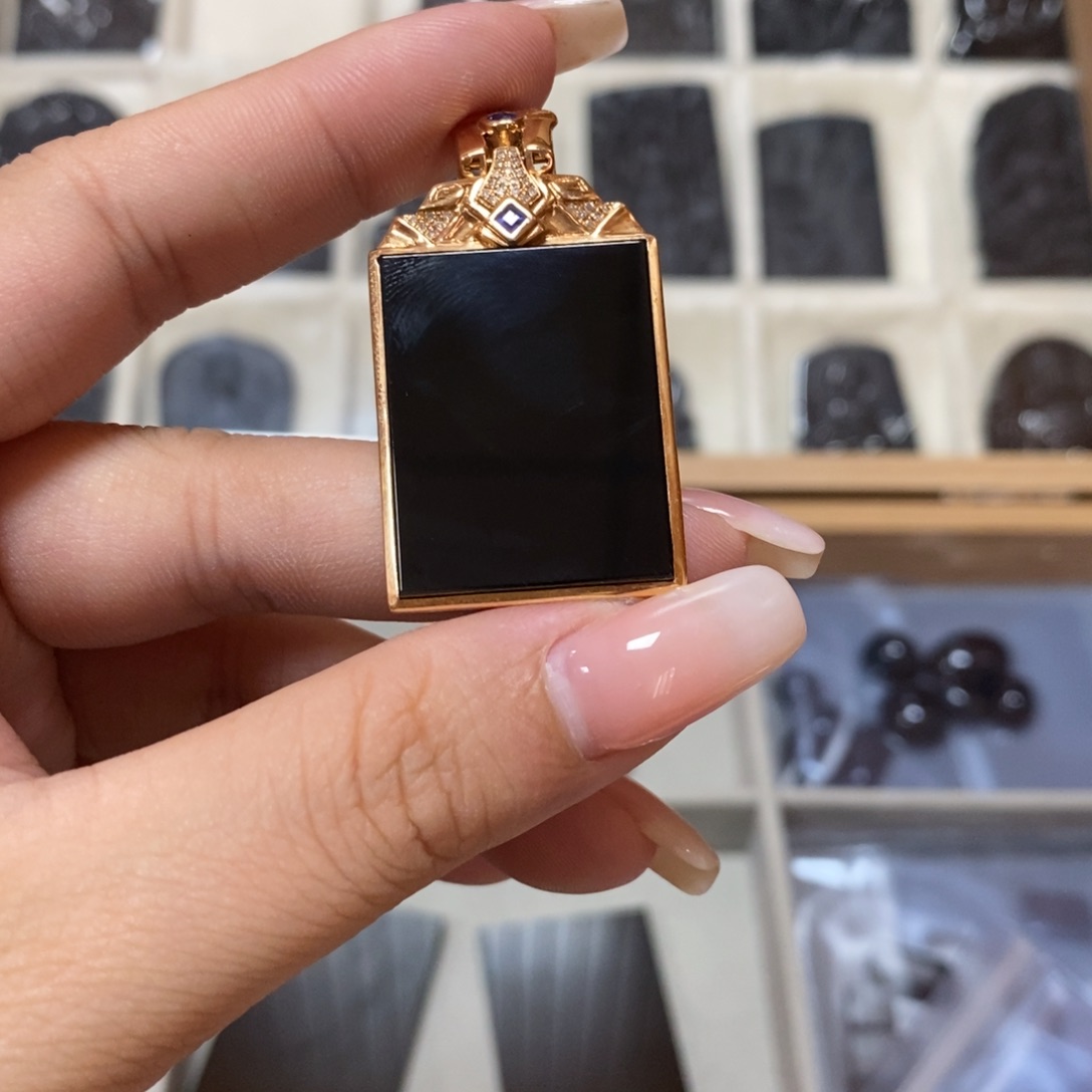 翡翠吊坠(赠链)未镶嵌玉*薯翡翠