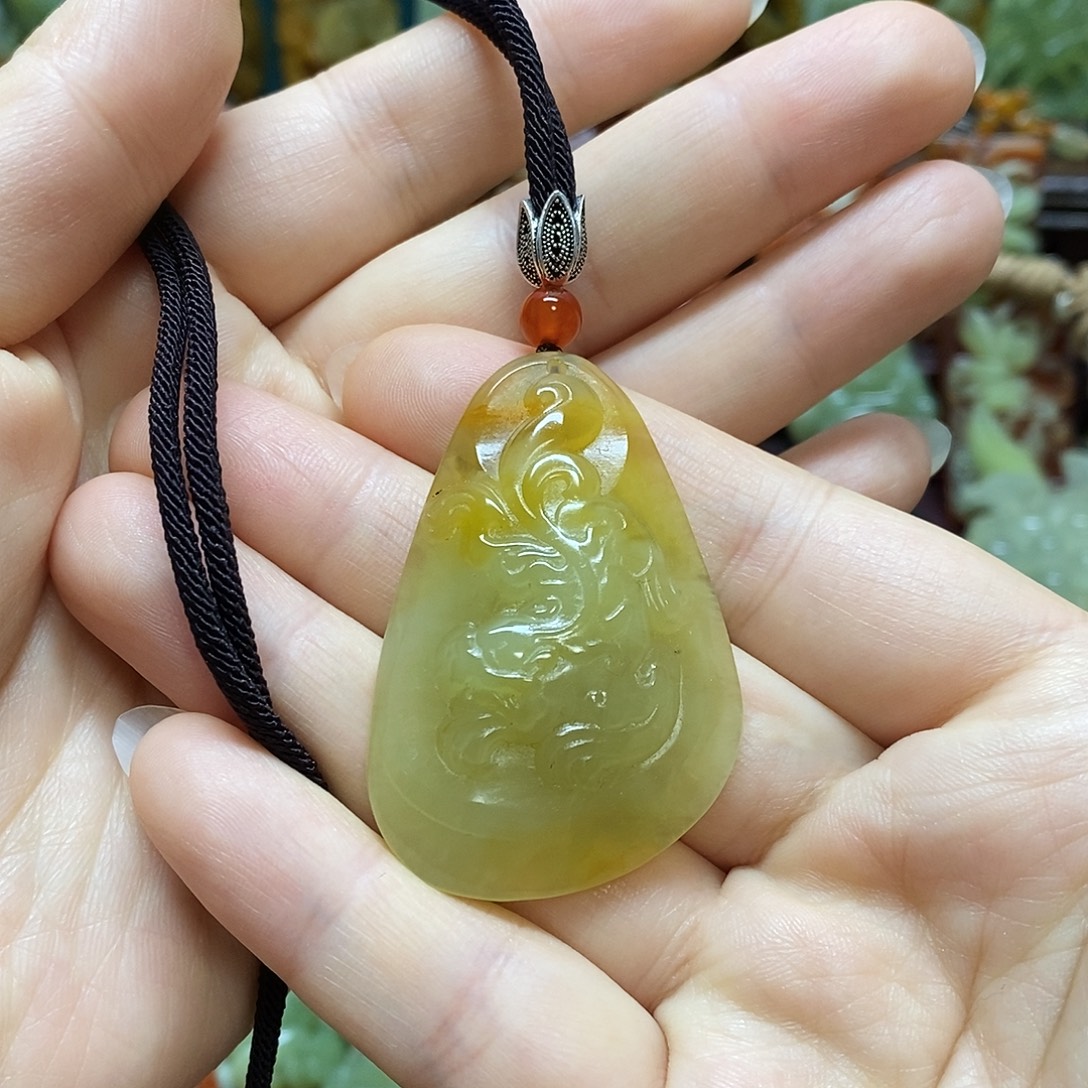 岫玉未镶嵌吊坠(赠链)