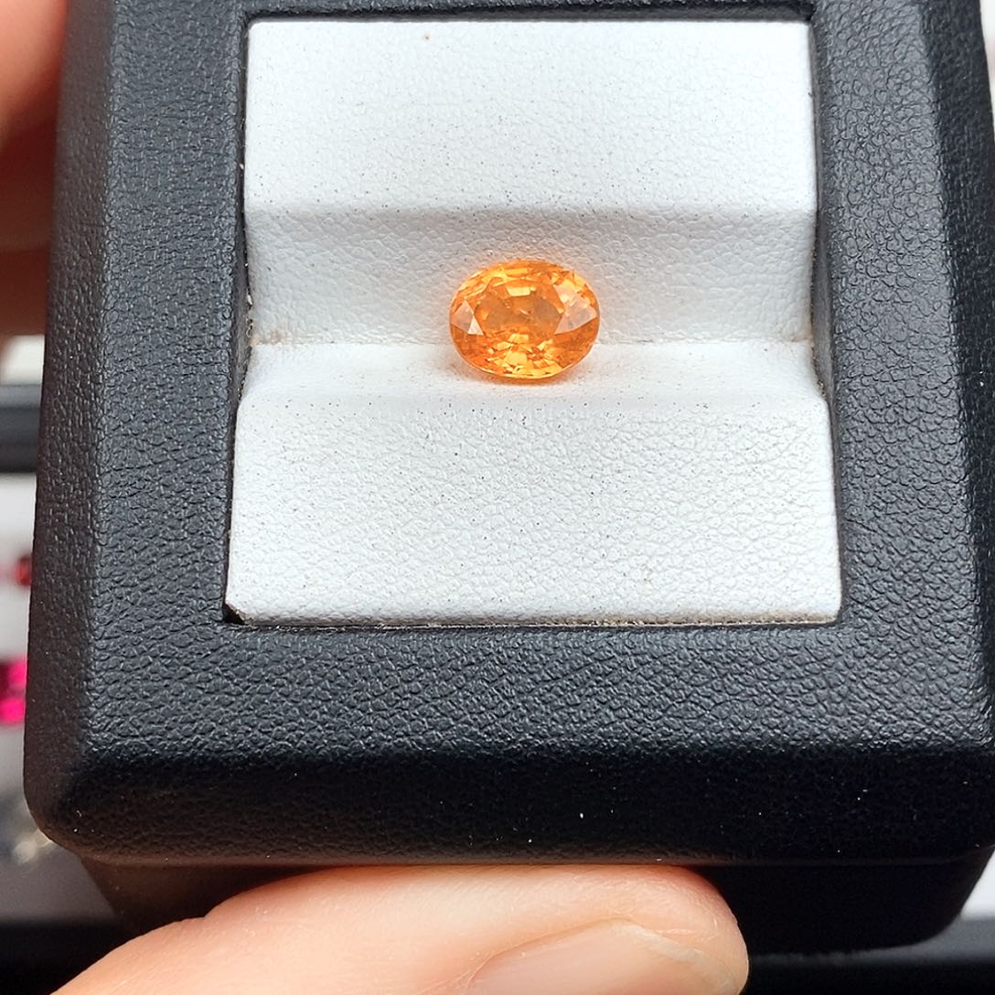 石榴石（芬达石）未镶嵌裸石3.15ct