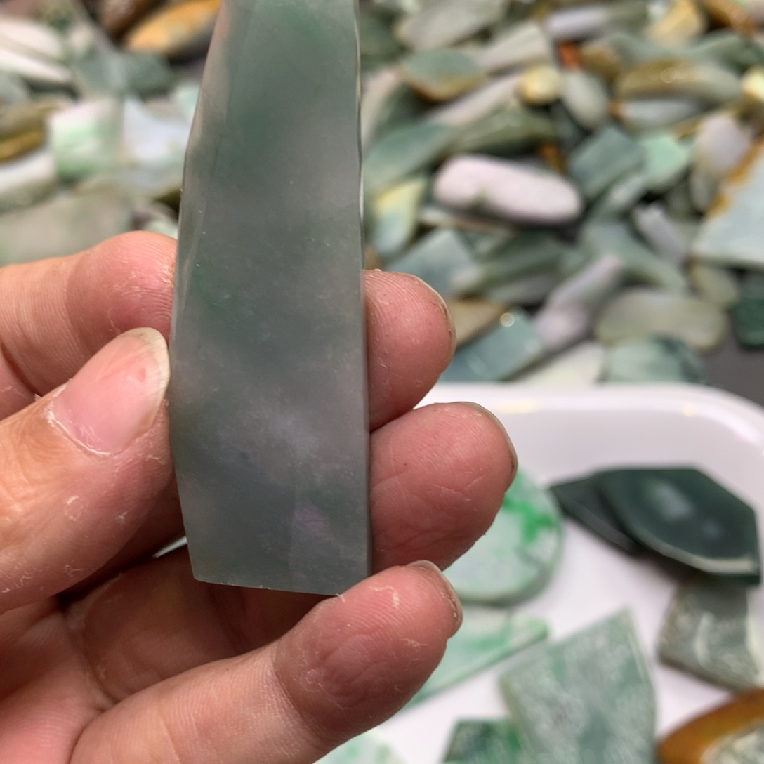 翡翠颈饰未镶嵌翡翠