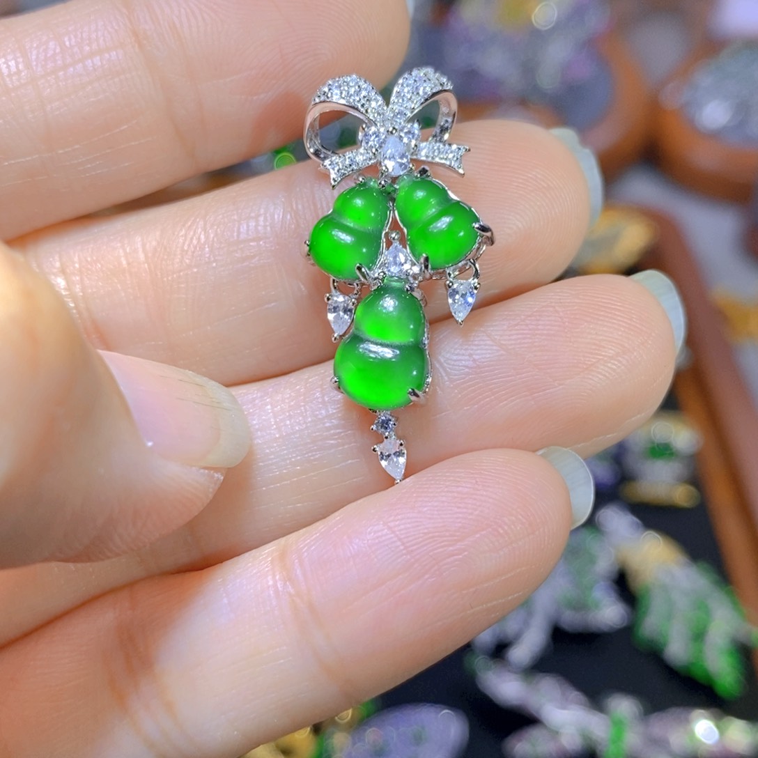 翡翠颈饰银S925镶嵌天然翡翠