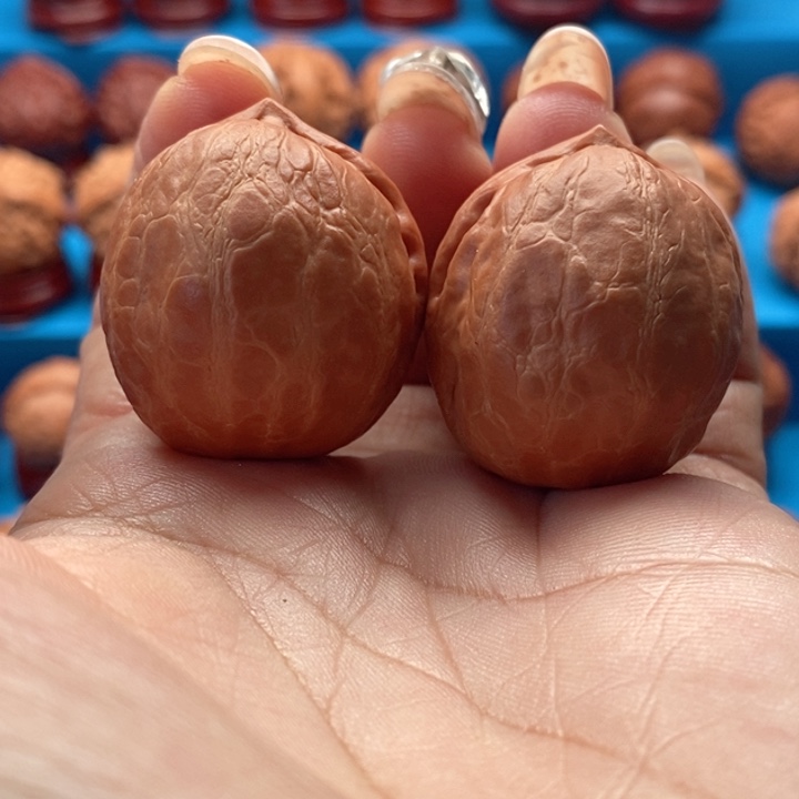 文玩核桃把件龙胆