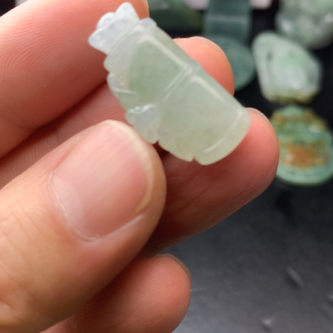 翡翠未镶嵌颈饰翡翠首饰和翡翠珠宝