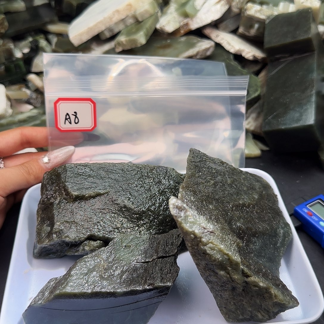 小***常和田玉未镶嵌珠宝半成品