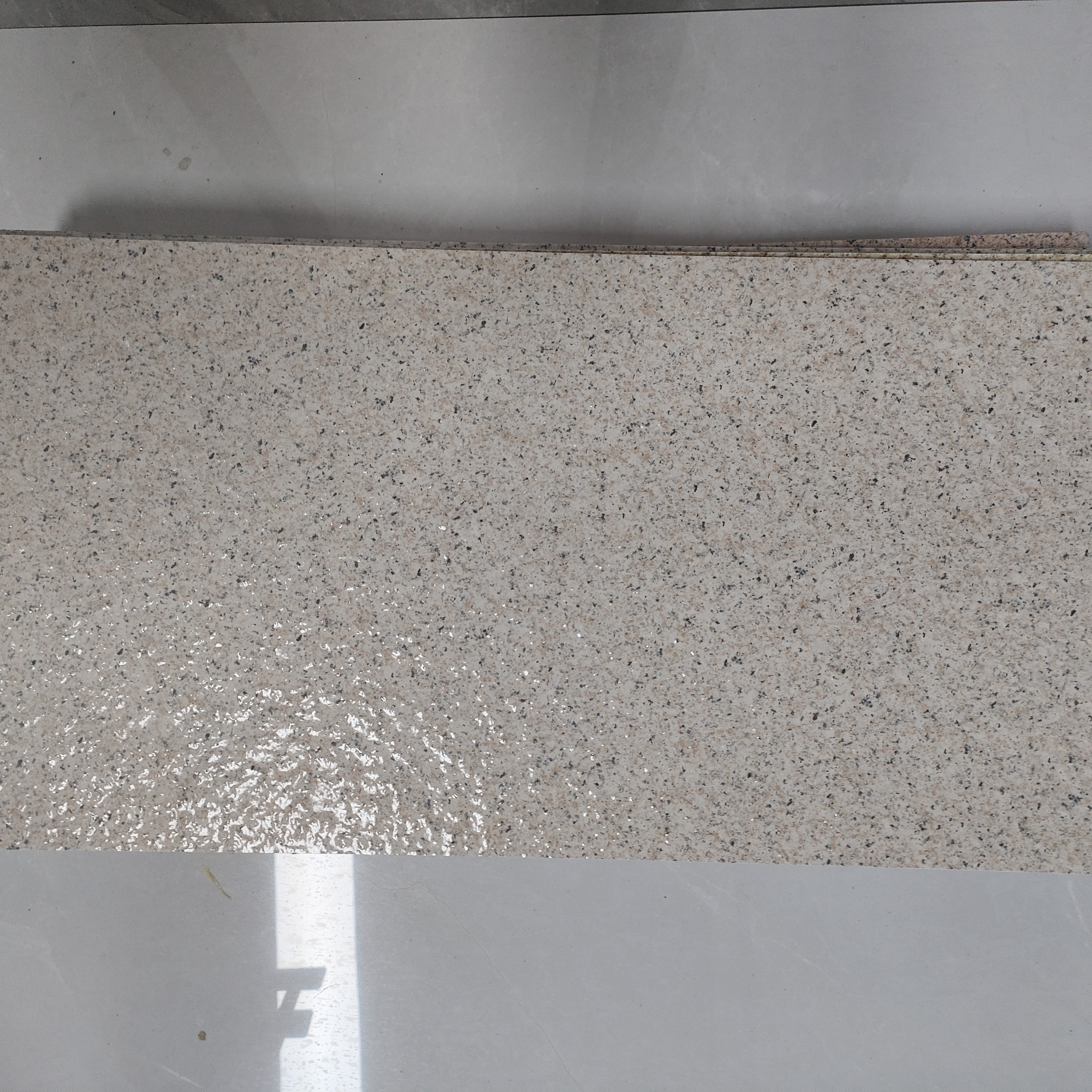 芝麻灰荔枝麻面外墙砖别墅围墙适用300x600尺寸瓷砖