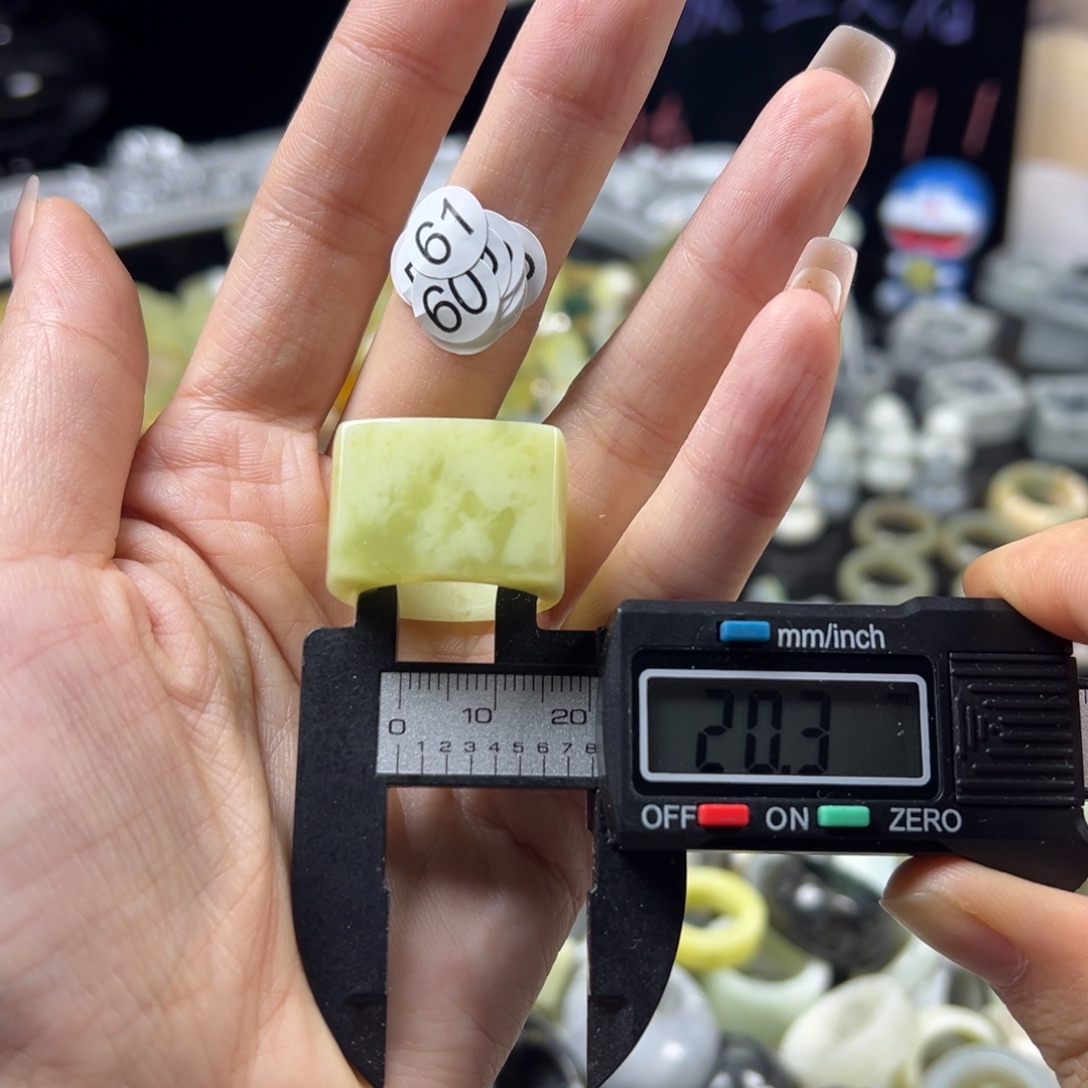 蛇纹石玉未镶嵌戒指