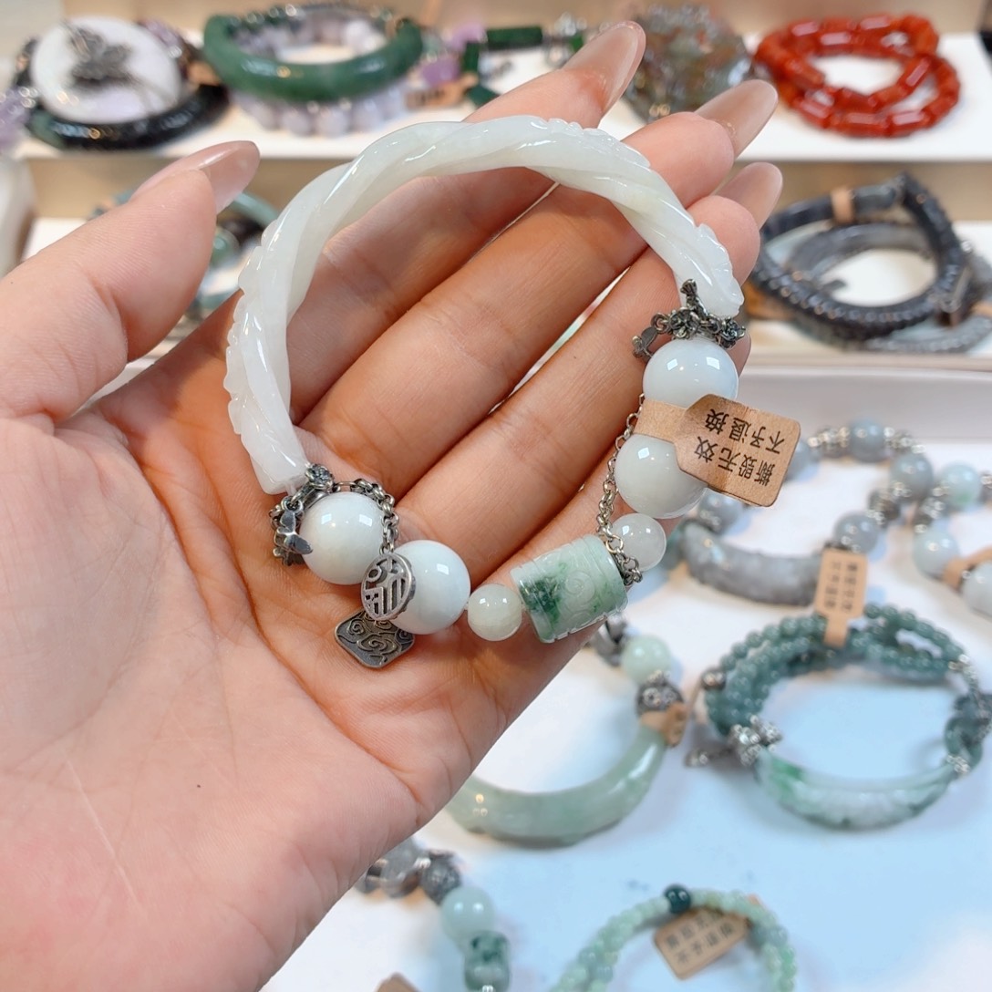 F***杨未镶嵌手链翡翠手串