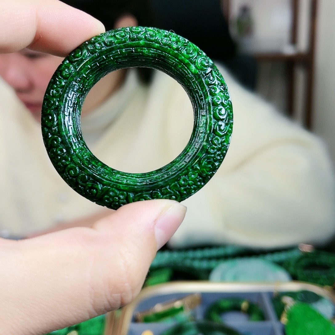 翡翠颈饰未镶嵌吊坠