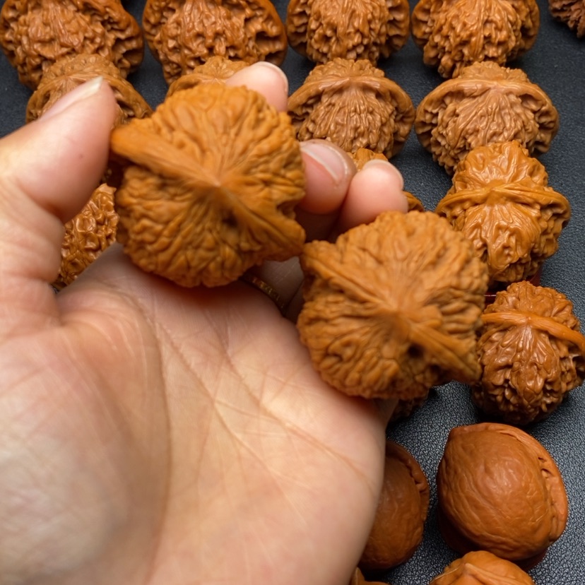 【闪购商品】文玩核桃把件43绣球