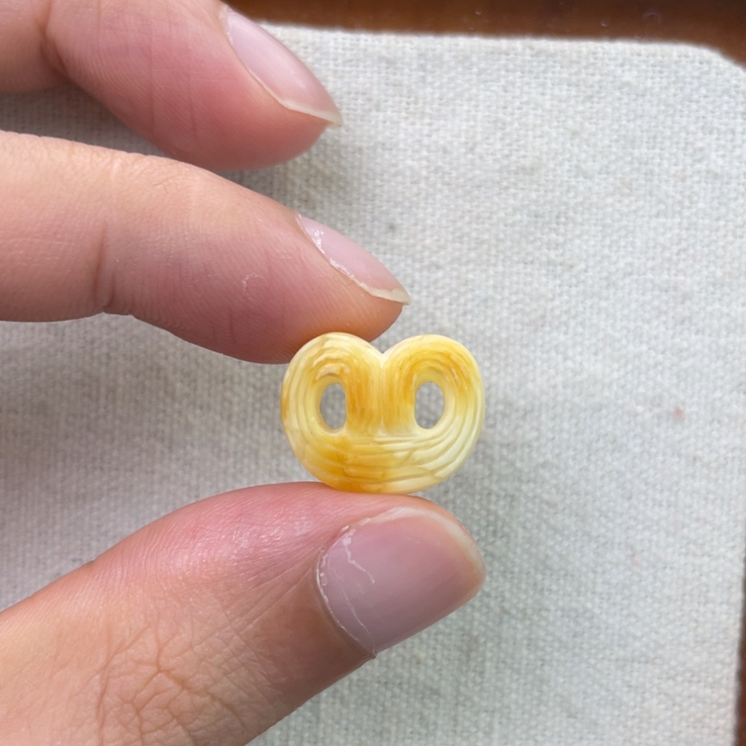 琥珀未镶嵌珠宝奇石面包