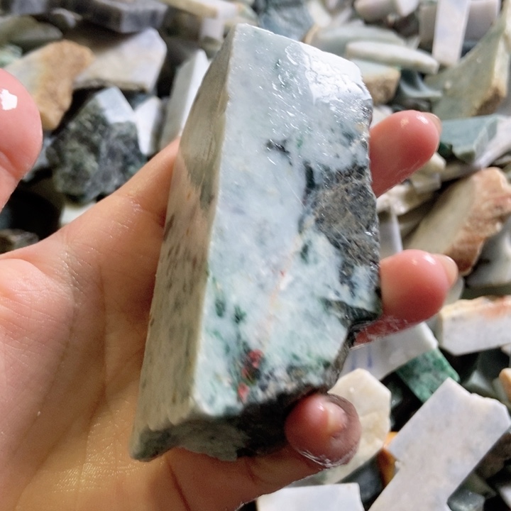 翡翠颈饰未镶嵌天然翡翠