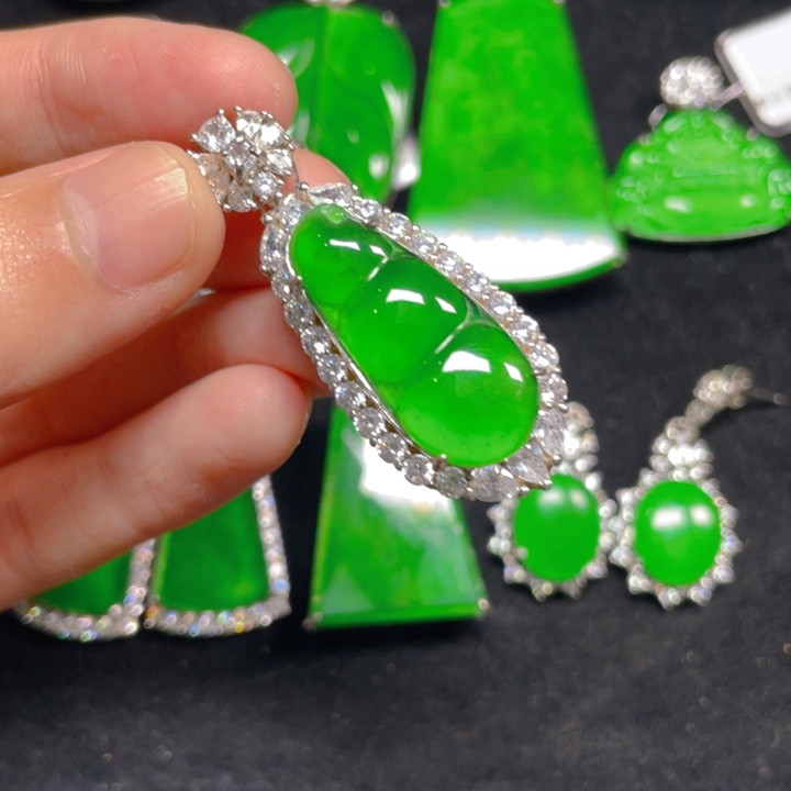 翡翠颈饰银S925镶嵌吊坠