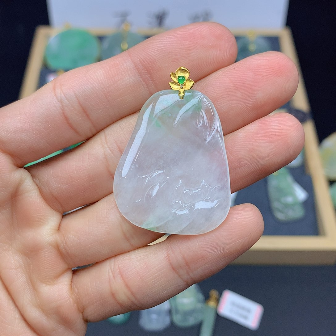 翡翠颈饰18K金镶嵌翡翠