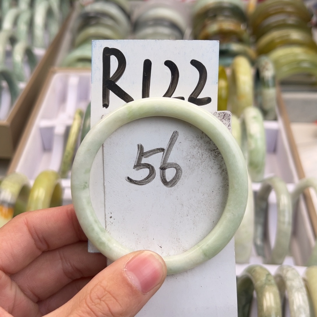 岫玉手镯未镶嵌天然岫玉微瑕，可以正常佩戴