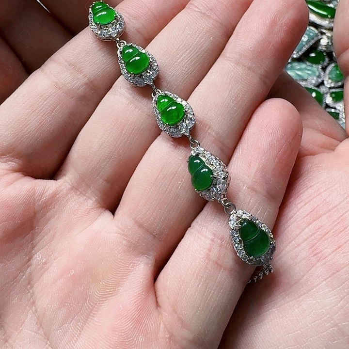 翡翠颈饰未镶嵌天然A货翡翠放漏