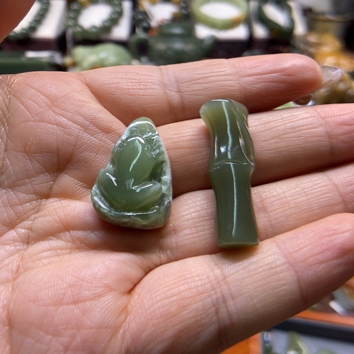 吊坠(赠链)未镶嵌岫岩老玉（透闪石质玉）海