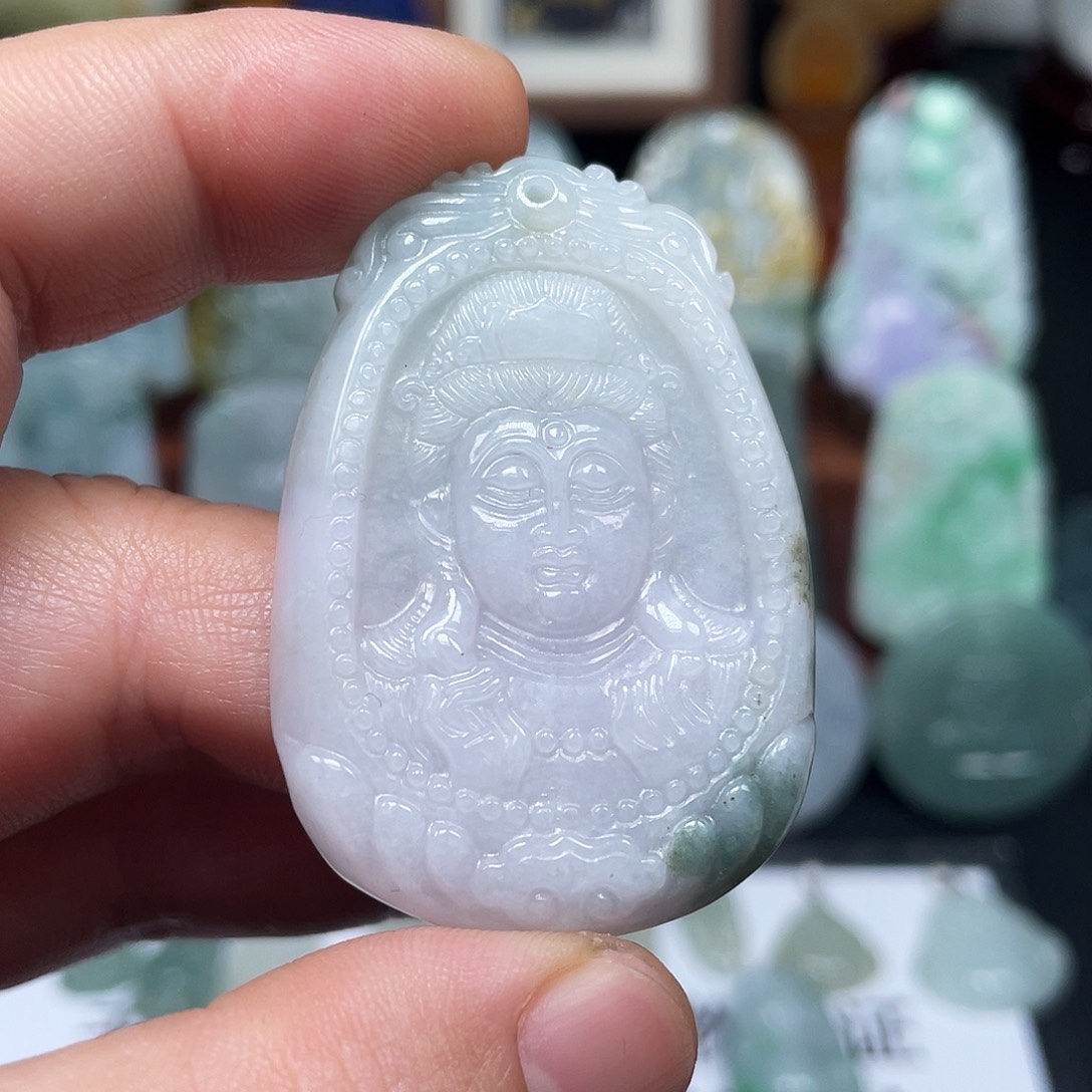 翡翠未镶嵌颈饰观音头