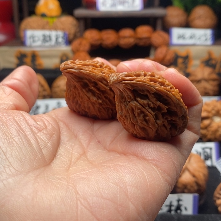 文玩核桃把件鹤鹰勾蛇