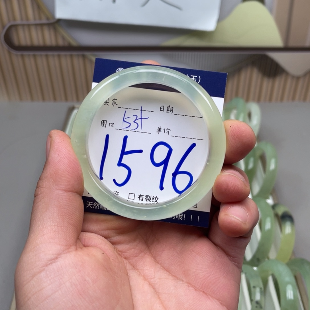 岫玉手镯手镯未镶嵌