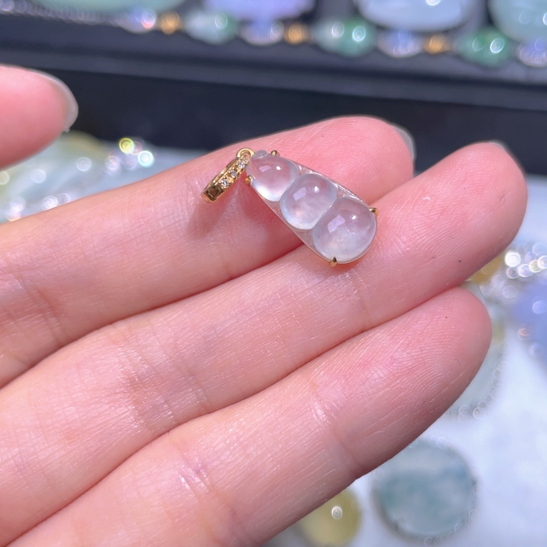 颈饰18K金镶嵌翡翠翡翠