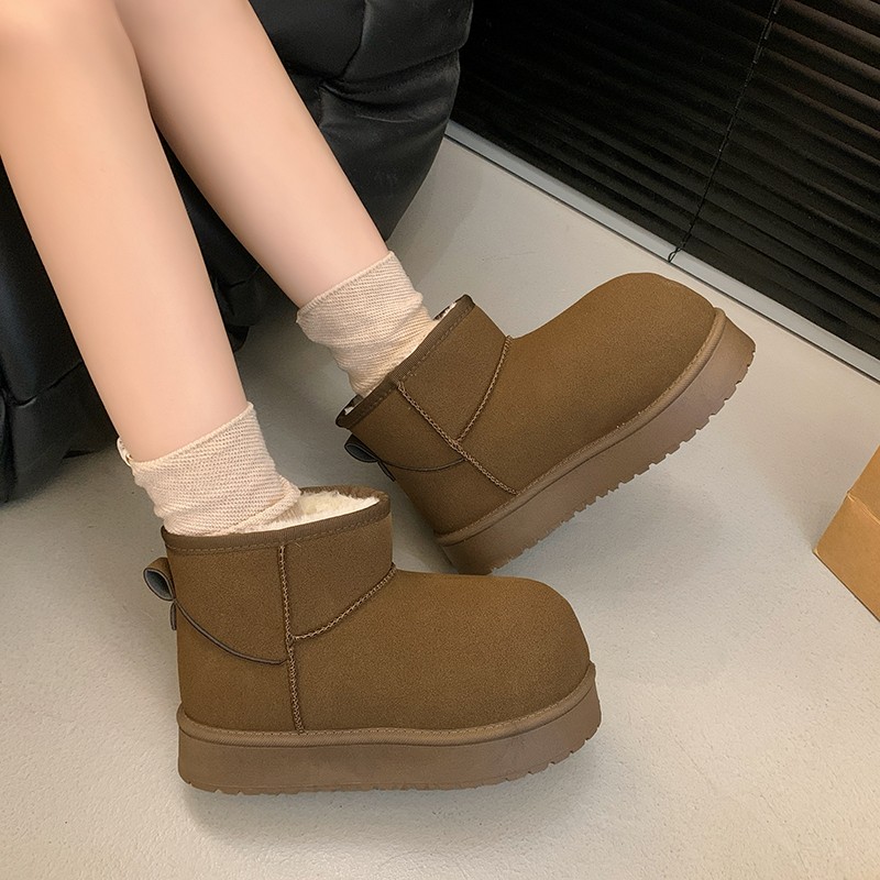 冬季爆款中筒网红时尚百搭卡皮巴拉厚底防滑底韩版女鞋雪地靴